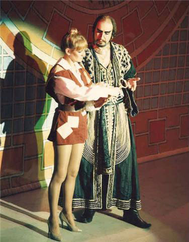 Lyn Paul and Christopher Farries, Aladdin (Sunderland Empire, 1987).