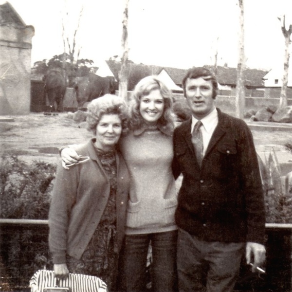 Lyn Paul with Peter Doyle's parents in Australia.